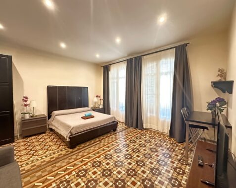 Habitación grande en el centro BCN B1