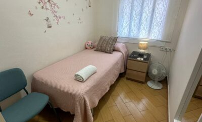 Petite chambre confortable avec un lit simple près de la Fontaine Magique de Montjuïc – NV1
