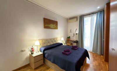 Chambre double spacieuse avec salle de bain privée à proximité de la Plaza Catalunya Cal1