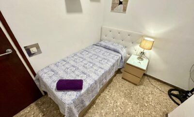 Chambre double confortable avec lit double et salle de bains partagée près de la Plaza Catalunya S5