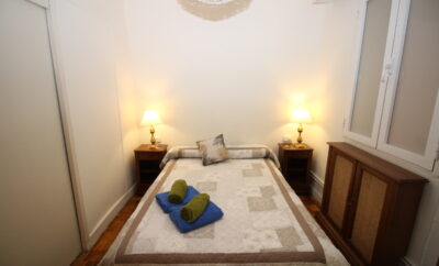 A small quiet double room near the Temple of Debod and Plaza de España metro station Luisa3