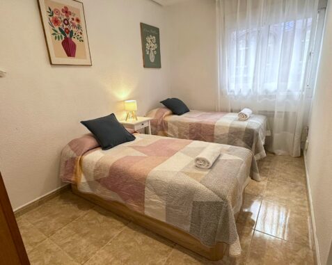Twin room near Gran Via metro station Gen4
