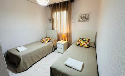 Habitación acogedora con dos camas individuales cerca de la puerta de Toledo Alatriste2