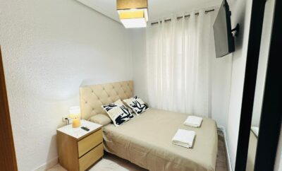Luminosa habitación doble con cama de matrimonio cerca de la Puerta de Toledo Alatriste1