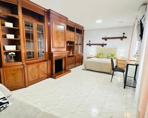 Spacious quadruple room near Toledo’s Gate Alatriste4
