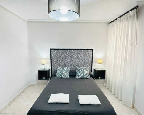 Beautiful double room with private bathroom near Toledo’s Gate Alatriste3