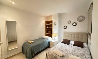 Habitación triple pequeña cerca de la estación de metro Passeig de Gràcia Con3